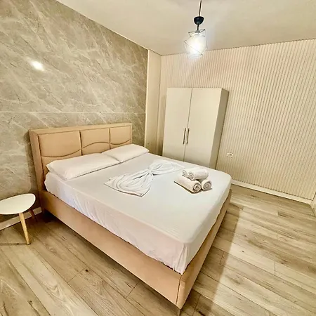 Superb Near To The Center *