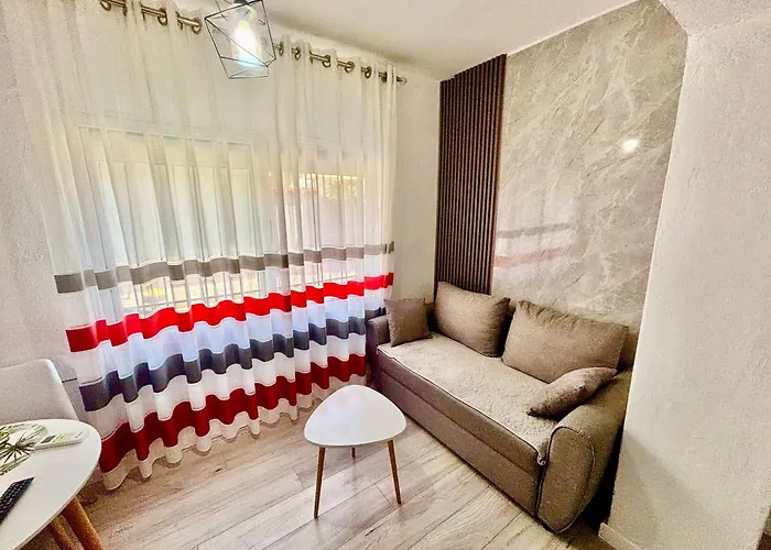 Superb Near To The Center Appartement Tirana
